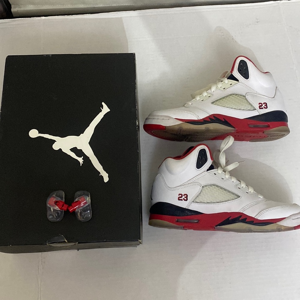 White and Red Air Jordan retro Sneakers